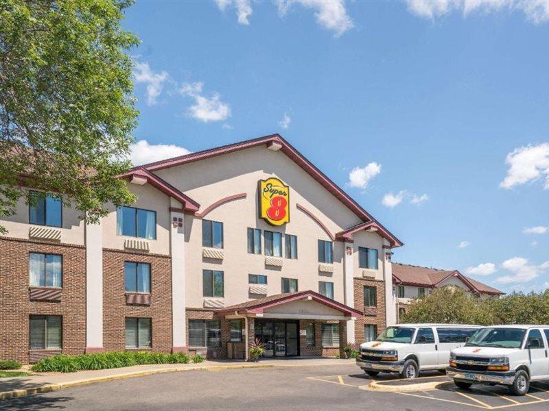 Super 8 By Wyndham Bloomington/Airport Hotel Exterior photo