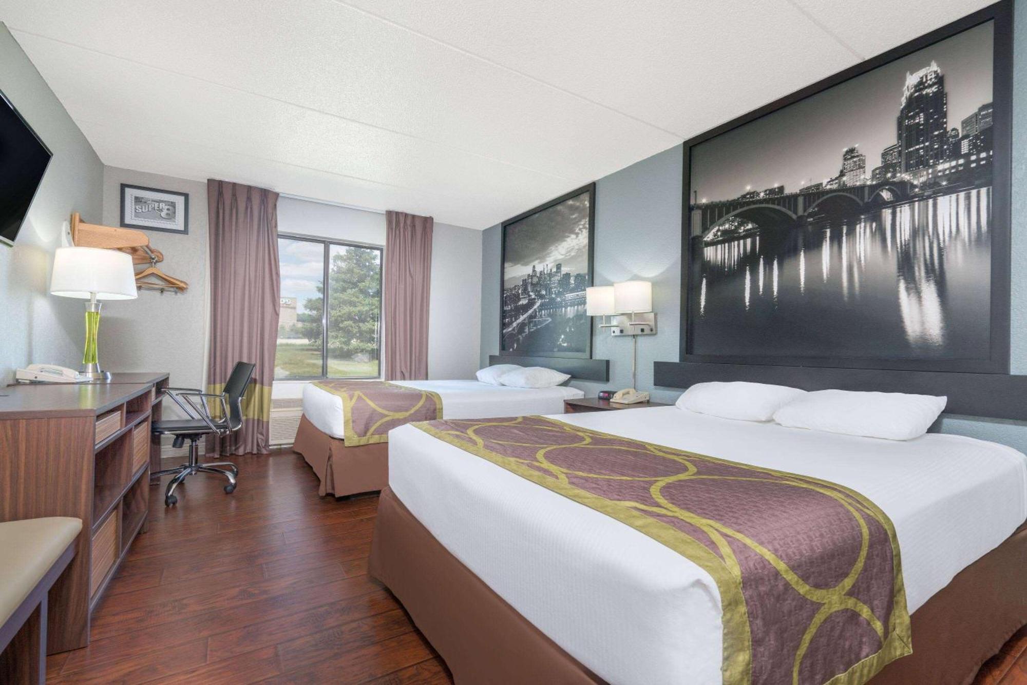 Super 8 By Wyndham Bloomington/Airport Hotel Exterior photo