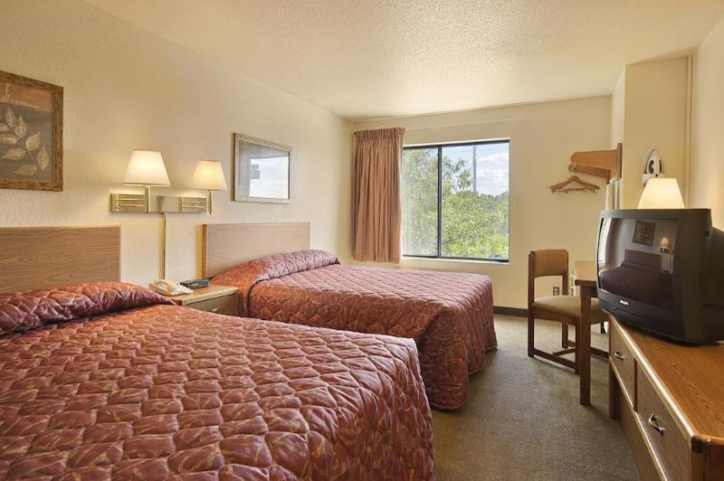 Super 8 By Wyndham Bloomington/Airport Hotel Exterior photo