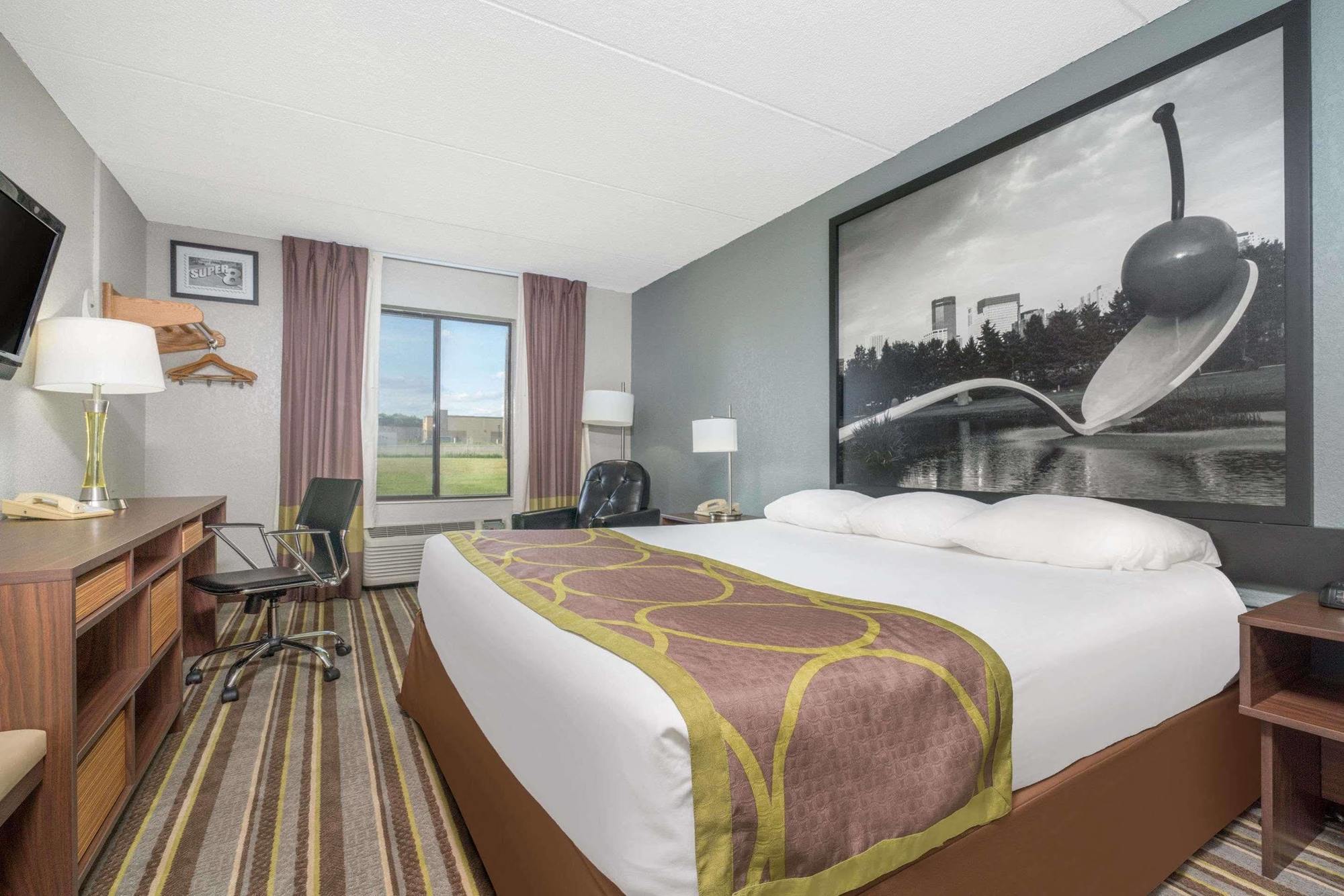 Super 8 By Wyndham Bloomington/Airport Hotel Exterior photo