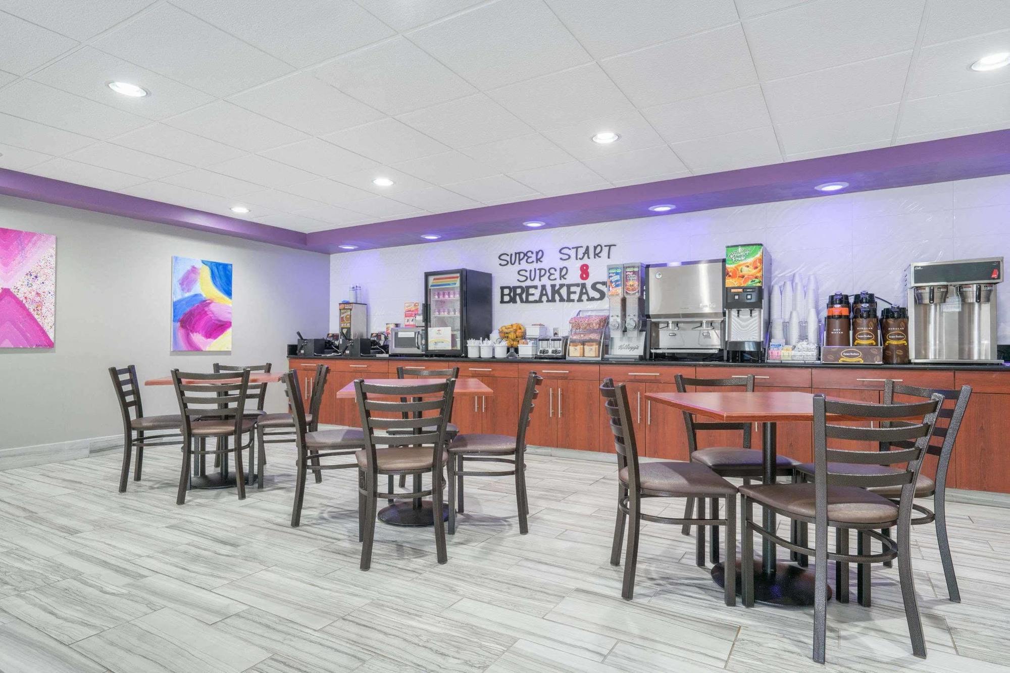 Super 8 By Wyndham Bloomington/Airport Hotel Exterior photo